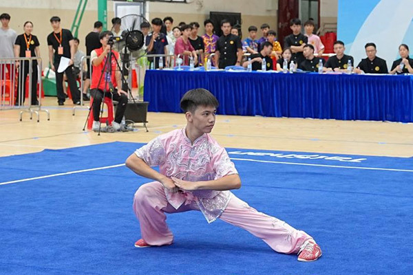 路锦标赛在, 既有个人演, 供图