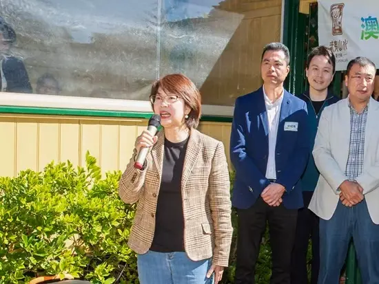 比赛现场, 比赛现场评, 利亚悉尼举